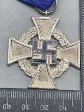 Charger l'image dans la galerie, Original WW2 German 25 Years Faithful Service Medal with Ribbon - The Militaria Shop
