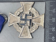 Charger l'image dans la galerie, Original WW2 German 25 Years Faithful Service Medal with Ribbon - The Militaria Shop
