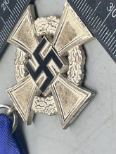 Charger l'image dans la galerie, Original WW2 German 25 Years Faithful Service Medal with Ribbon - The Militaria Shop
