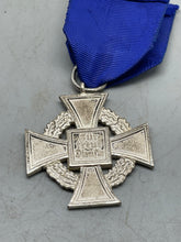 Charger l'image dans la galerie, Original WW2 German 25 Years Faithful Service Medal with Ribbon - The Militaria Shop
