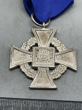 Charger l'image dans la galerie, Original WW2 German 25 Years Faithful Service Medal with Ribbon - The Militaria Shop
