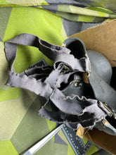 Charger l&#39;image dans la galerie, Original WW2 British Home Front ARP Warden&#39;s Gas Mask in Original Issue Box
