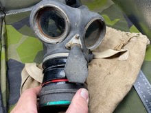 Charger l&#39;image dans la galerie, Original WW2 British Home Front ARP Warden&#39;s Gas Mask in Original Issue Bag
