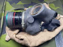 Charger l&#39;image dans la galerie, Original WW2 British Home Front ARP Warden&#39;s Gas Mask in Original Issue Bag
