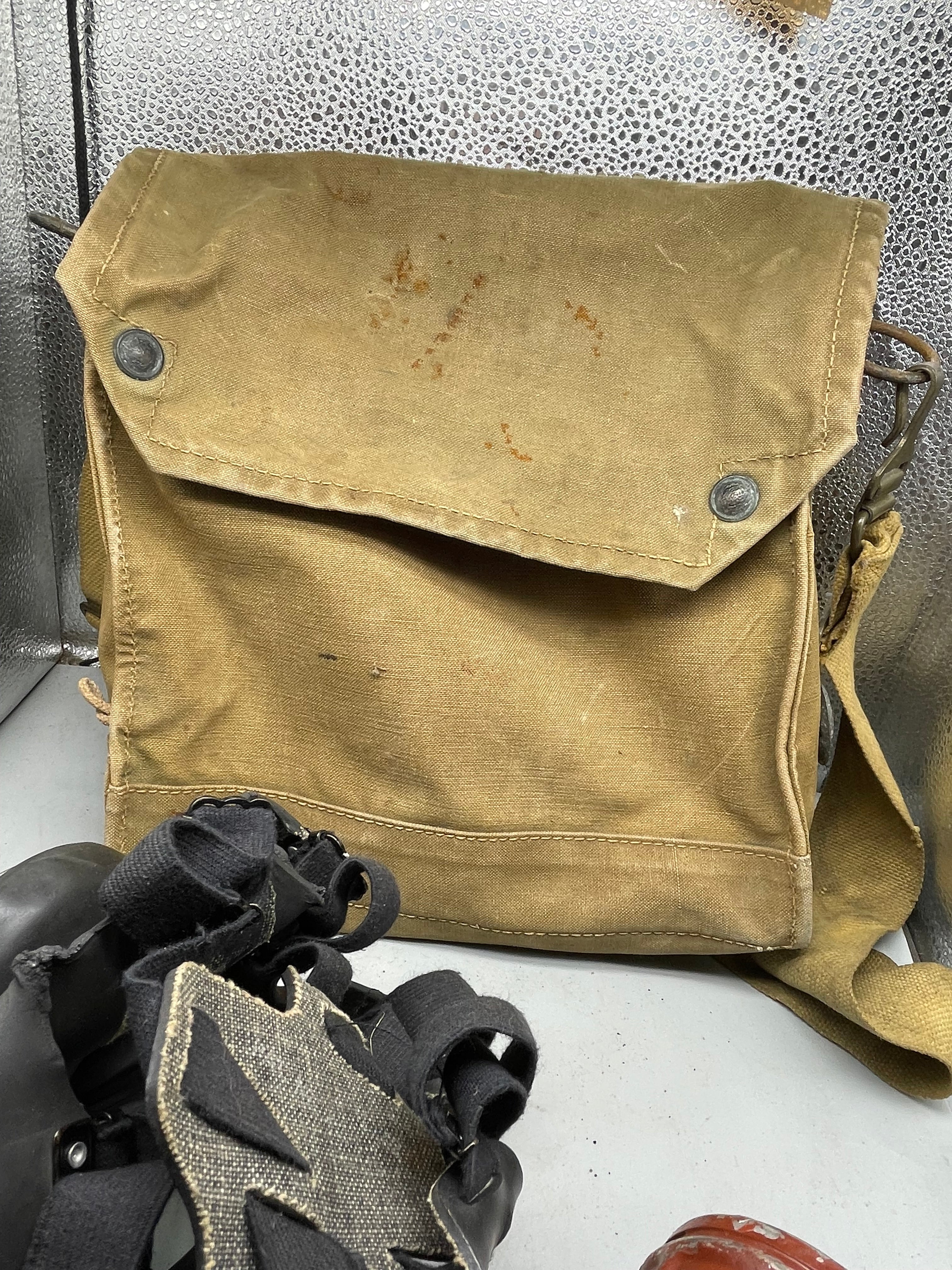 Original WW2 British Army General Service Respirator & Bag in great condition - The Militaria Shop