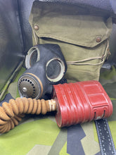 Charger l&#39;image dans la galerie, Original WW2 British Army GSR General Service Respirator Gas Mask Set
