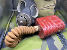 Charger l&#39;image dans la galerie, Original WW2 British Army GSR General Service Respirator Gas Mask Set
