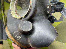 Charger l&#39;image dans la galerie, Original WW2 British Army GSR General Service Respirator Gas Mask Set
