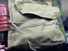 Charger l&#39;image dans la galerie, Original WW2 British Army GSR General Service Respirator Gas Mask Set
