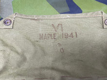 Charger l&#39;image dans la galerie, Original WW2 British Army GSR General Service Respirator Gas Mask Set
