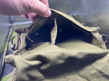 Charger l&#39;image dans la galerie, Original WW2 British Army GSR General Service Respirator Gas Mask Set
