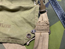 Charger l&#39;image dans la galerie, Original WW2 British Army GSR General Service Respirator Gas Mask Set
