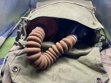 Charger l&#39;image dans la galerie, Original WW2 British Army GSR General Service Respirator Gas Mask Set
