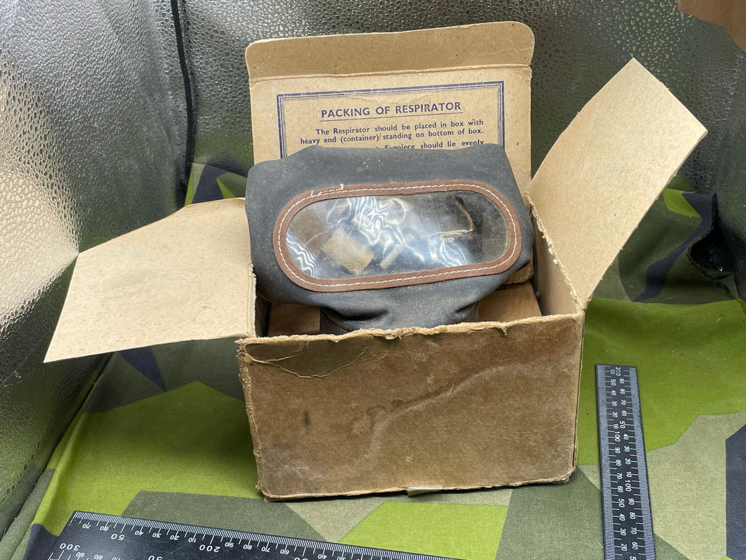 WW2 British Home Front / Civilian Pattern Gas Mask