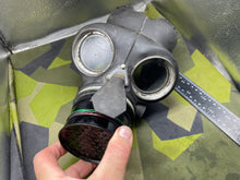Charger l&#39;image dans la galerie, WW2 British Home Front Warden&#39;s Gas Mask
