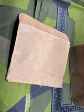Load image into Gallery viewer, WW2 British Home Front / Civilian Pattern Gas Mask

