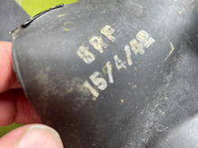 Charger l&#39;image dans la galerie, WW2 British Home Front Warden&#39;s Gas Mask
