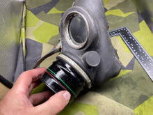 Charger l&#39;image dans la galerie, WW2 British Home Front Warden&#39;s Gas Mask
