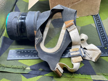 Load image into Gallery viewer, WW2 British Home Front / Civilian Pattern Gas Mask
