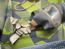 Charger l&#39;image dans la galerie, Original WW2 British Home Front Gas Mask in Private Purchase Tin 
