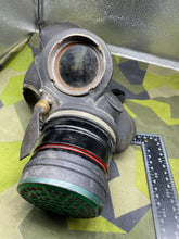 Charger l&#39;image dans la galerie, WW2 British Home Front Warden&#39;s Gas Mask
