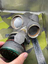 Charger l&#39;image dans la galerie, WW2 British Home Front Warden&#39;s Gas Mask
