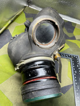 Charger l&#39;image dans la galerie, WW2 British Home Front Warden&#39;s Gas Mask
