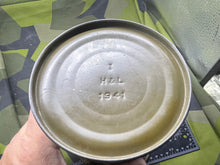 Charger l&#39;image dans la galerie, Original WW2 British Home Front Gas Mask in Private Purchase Tin 
