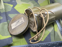Charger l&#39;image dans la galerie, Original WW2 British Home Front Gas Mask in Private Purchase Tin 

