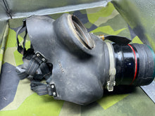Charger l&#39;image dans la galerie, WW2 British Home Front Warden&#39;s Gas Mask
