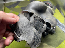Charger l&#39;image dans la galerie, WW2 British Home Front Warden&#39;s Gas Mask
