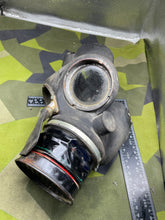 Charger l&#39;image dans la galerie, WW2 British Home Front Warden&#39;s Gas Mask
