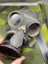 Charger l&#39;image dans la galerie, WW2 British Home Front Warden&#39;s Gas Mask
