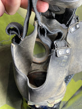 Charger l&#39;image dans la galerie, WW2 British Home Front Warden&#39;s Gas Mask
