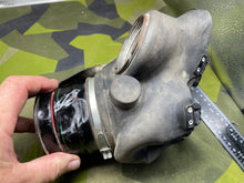 Charger l&#39;image dans la galerie, WW2 British Home Front Warden&#39;s Gas Mask
