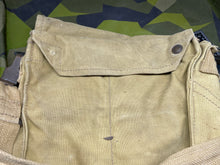 Charger l&#39;image dans la galerie, Original WW2 British Army GSR General Service Respirator Gas Mask Set
