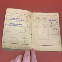 Charger l&#39;image dans la galerie, Original WW2 German Deutsches Reich Arbeitsbuch Work Book Papers
