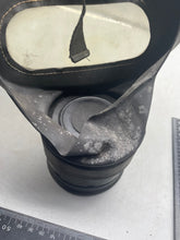 Charger l'image dans la galerie, Original WW2 Civilian British Home Front Gas Mask in Black
