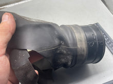 Charger l'image dans la galerie, Original WW2 Civilian British Home Front Gas Mask in Black
