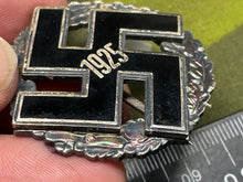 Charger l&#39;image dans la galerie, WW2 German NSDAP 1925 Gau Honour Badge
