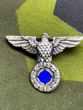 Charger l&#39;image dans la galerie, WW2 German SA / SS Early Cap Eagle Badge
