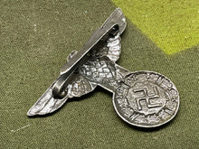 Charger l&#39;image dans la galerie, WW2 German SA / SS Early Cap Eagle Badge
