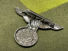 Charger l&#39;image dans la galerie, WW2 German SA / SS Early Cap Eagle Badge
