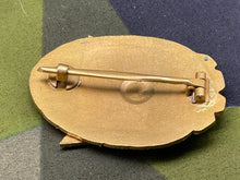 Charger l&#39;image dans la galerie, WW2 German Pioneer Of Labour Badge
