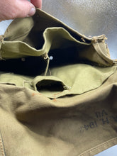 Charger l'image dans la galerie, Original WW2 British Army GSR General Service Respirator Gas Mask Set - The Militaria Shop
