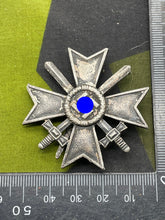 Load image into Gallery viewer, Reproduction WW2 German Combattants Cross with Swords
