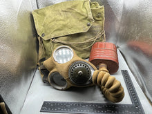 Charger l'image dans la galerie, Original WW2 British Army GSR General Service Respirator Gas Mask Set - The Militaria Shop
