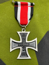 Charger l&#39;image dans la galerie, Reproduction WW2 German Army Iron Cross 2nd Class
