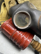 Charger l'image dans la galerie, Original WW2 British Army GSR General Service Respirator Gas Mask Set - The Militaria Shop
