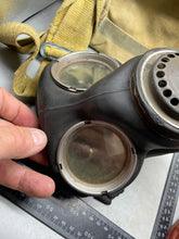 Charger l'image dans la galerie, Original WW2 British Army GSR General Service Respirator Gas Mask Set - The Militaria Shop
